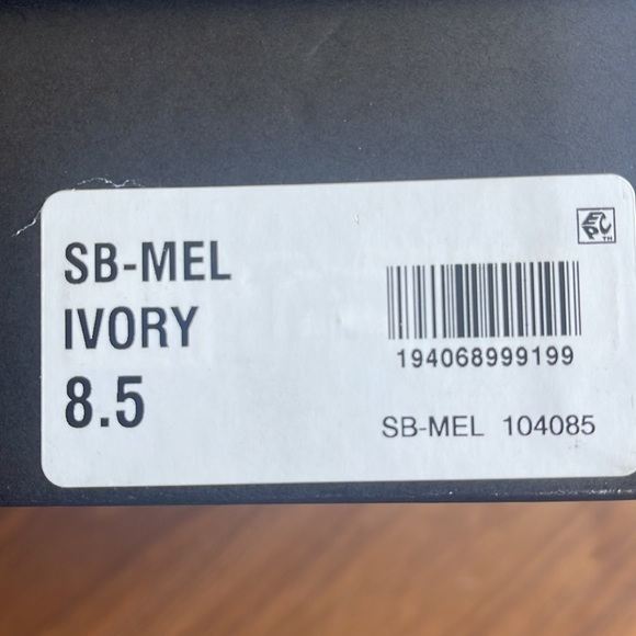 Brand new, never worn Betsy Johnson block heel with tiny jewels - Picture 4 of 4